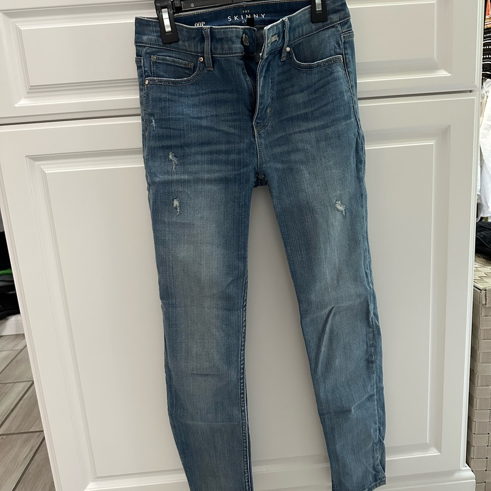 White House Black Market Skinny Light Wash Distressed Jeans Size 00P Petite